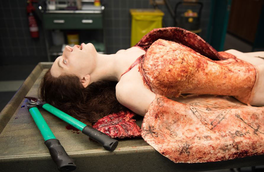 解剖ホラー 遺体だけが知っている戦慄の事実 映画 ジェーン ドウの解剖 独占 まる見え 写真 ホラー通信