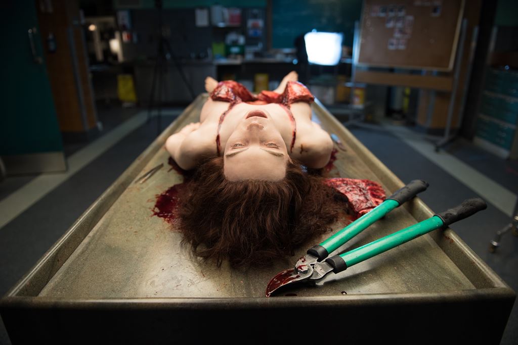 解剖ホラー 遺体だけが知っている戦慄の事実 映画 ジェーン ドウの解剖 独占 まる見え 写真 ホラー通信