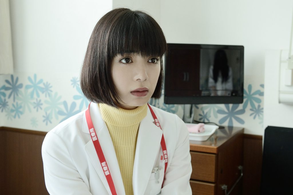“貞子”がモニターに映り込む『貞子』本編映像