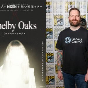 『シェルビー・オークス』ポスターとクリス・スタックマン監督