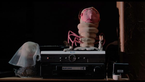 アリ・アスター監督自らデザイン、『エディントンへようこそ』の奇妙な人形たち